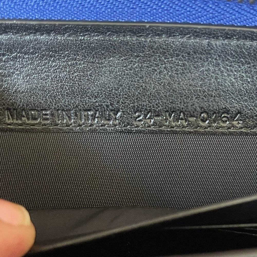 🔥Authentic🔥Christian Dior 🔥Blue 🔥leather🔥Zipper 🔥wallet 🔥 - Picture 7 of 9